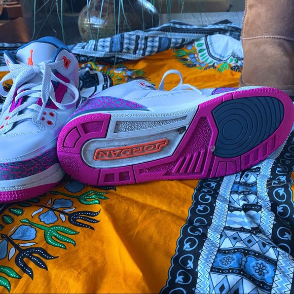 Big Kid Shoe Bundle Ugg’s & Jordan’s - Picture 9 of 12